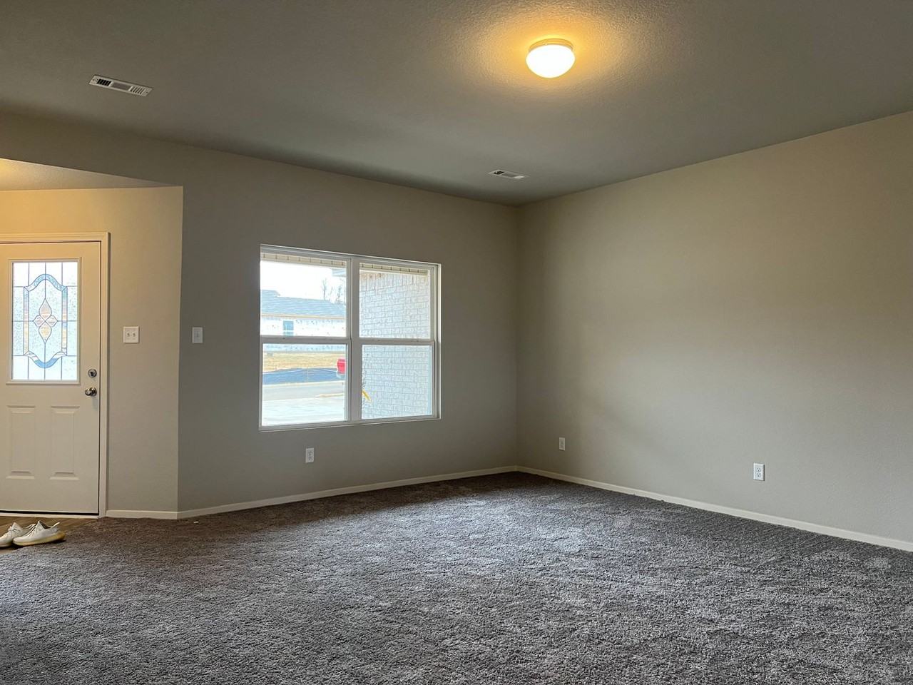 33 Ferguson Dr - Photo 5 of 21