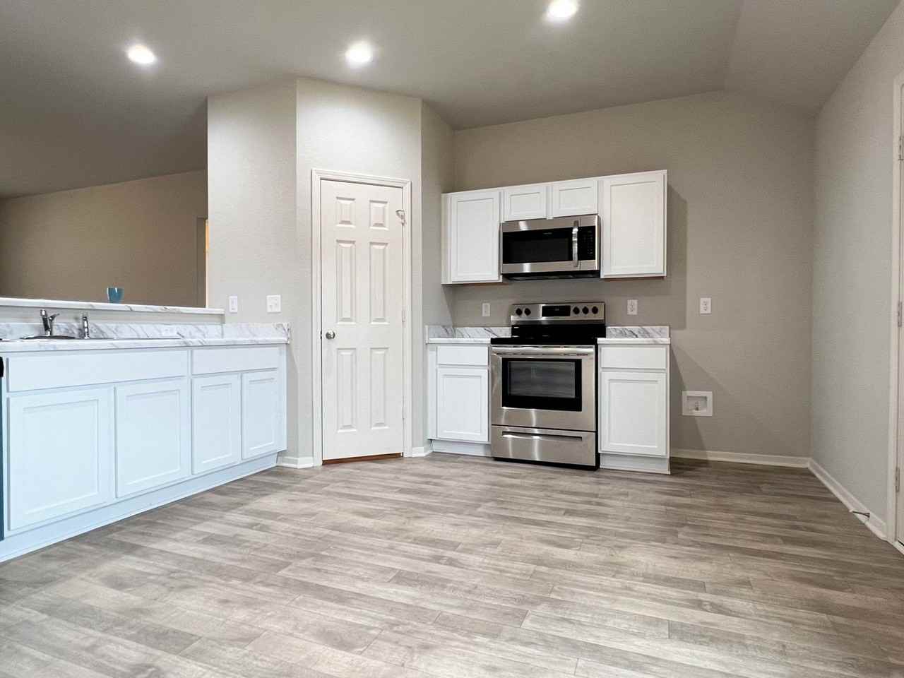 33 Ferguson Dr - Photo 6 of 21