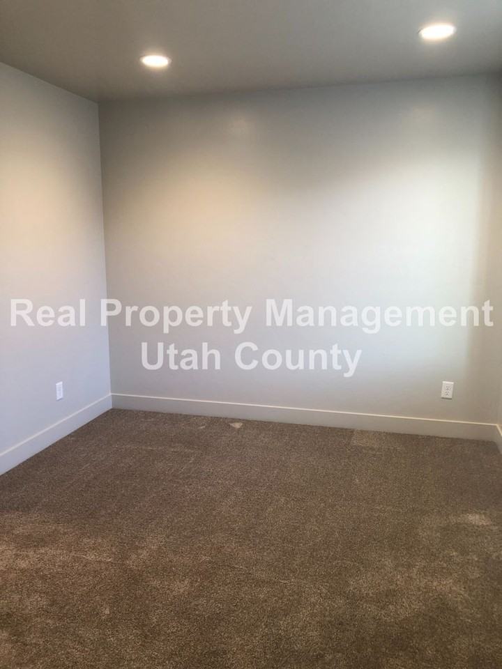 189 E 610 S - Photo 6 of 20