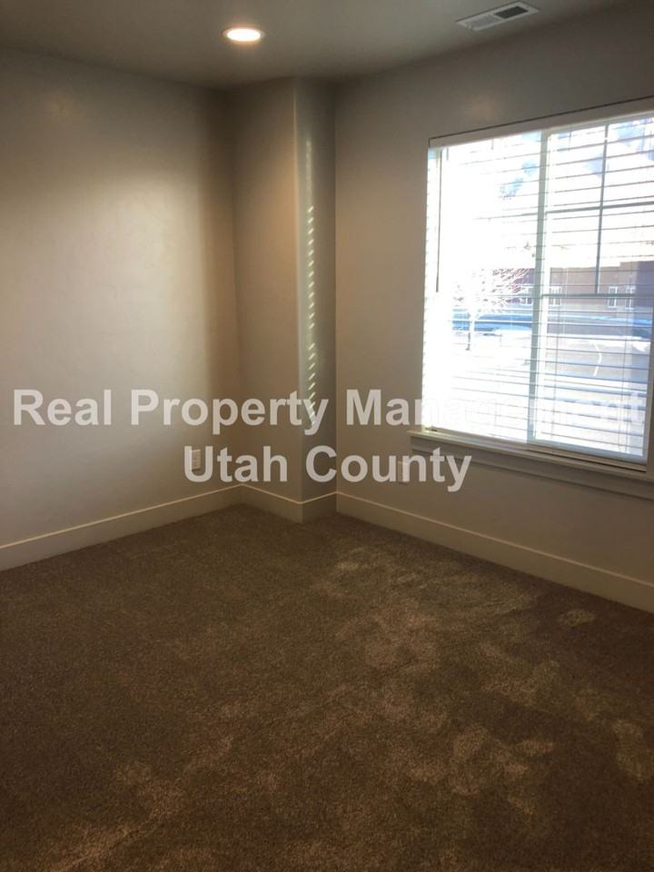 189 E 610 S - Photo 7 of 20