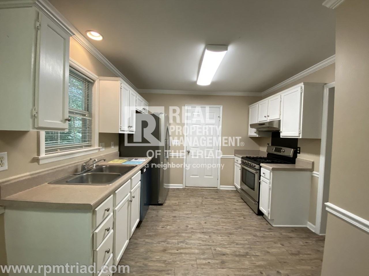 8203 Bartonshire Dr - Photo 2 of 40