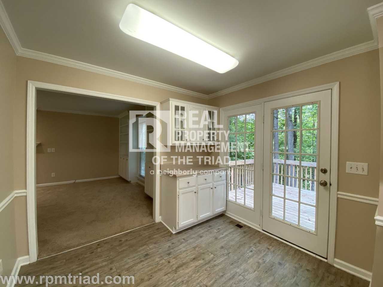 8203 Bartonshire Dr - Photo 3 of 40