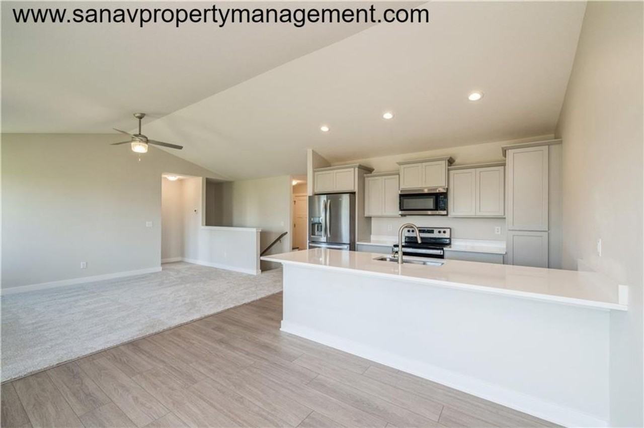 1230 Nw Mill Springs Dr - Photo 3 of 8