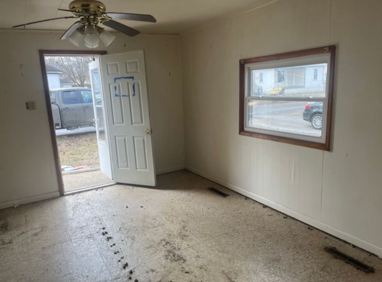 805 W Lindell St - Photo 3 of 10