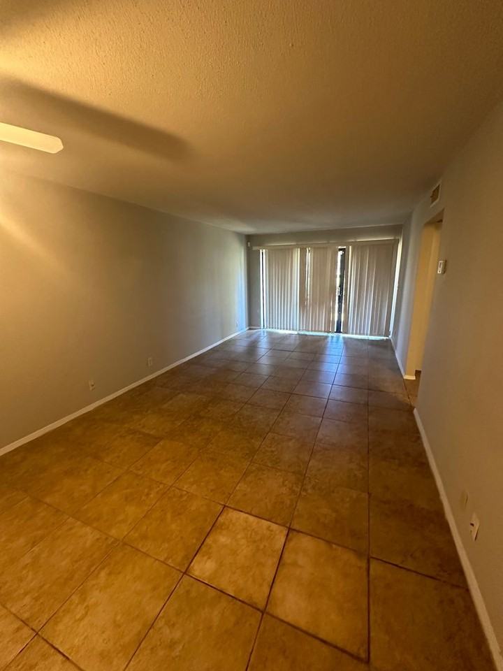 1859 Poplar Woods Cir W #208 - Photo 2 of 7