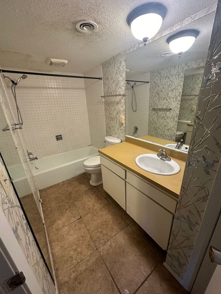 1859 Poplar Woods Cir W #208 - Photo 4 of 7