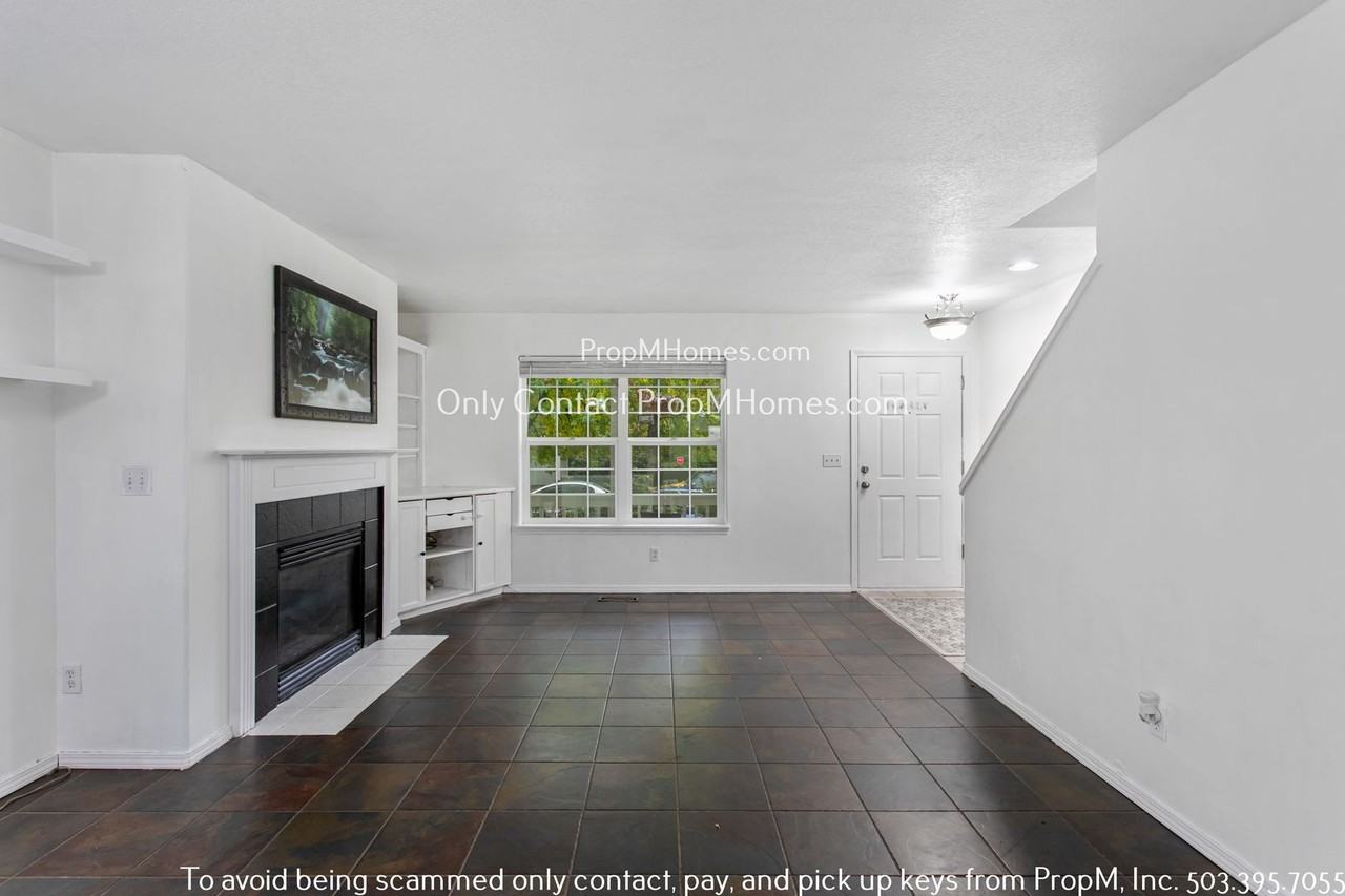 1262 Ne Kinney St - Photo 2 of 24