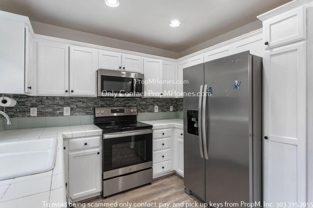 1262 Ne Kinney St - Photo 7 of 24