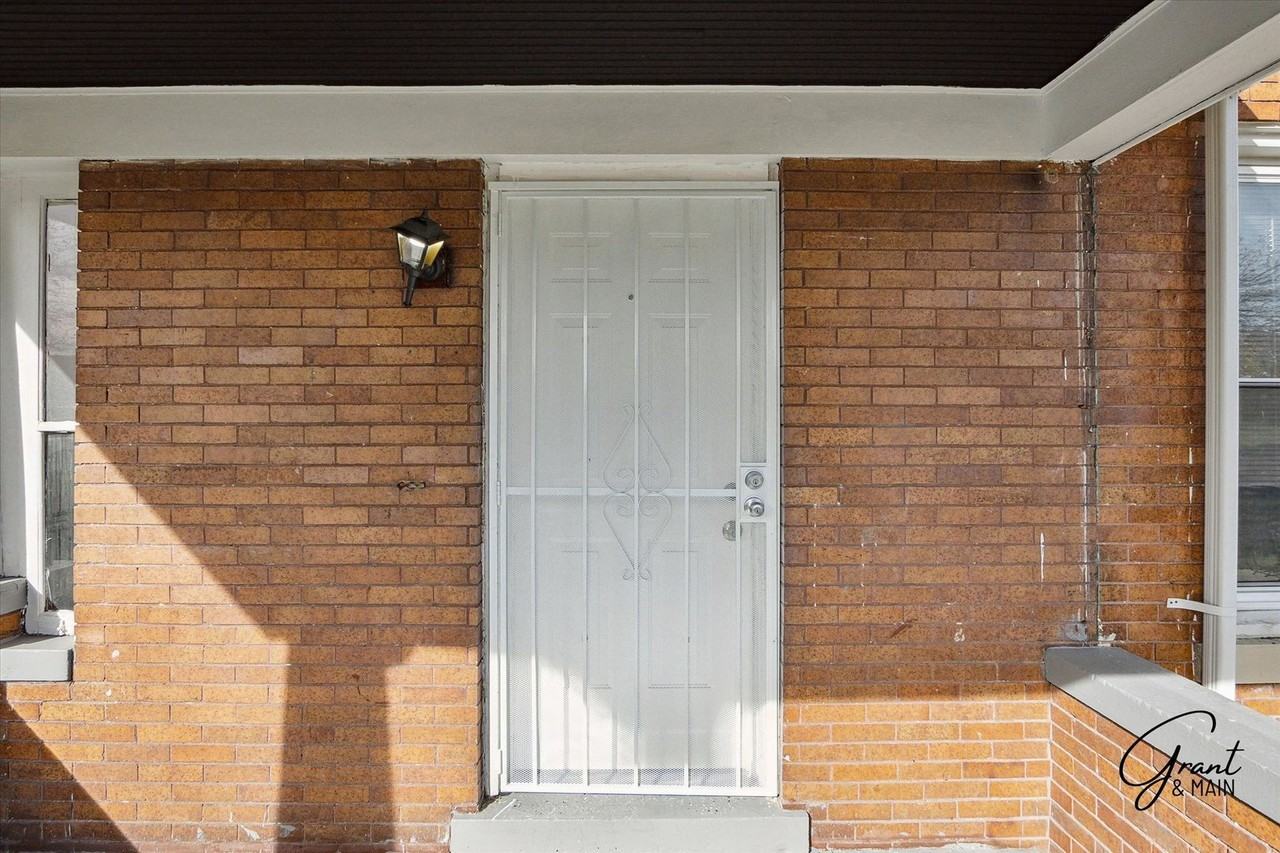 64 Glendale St - Photo 2 of 26