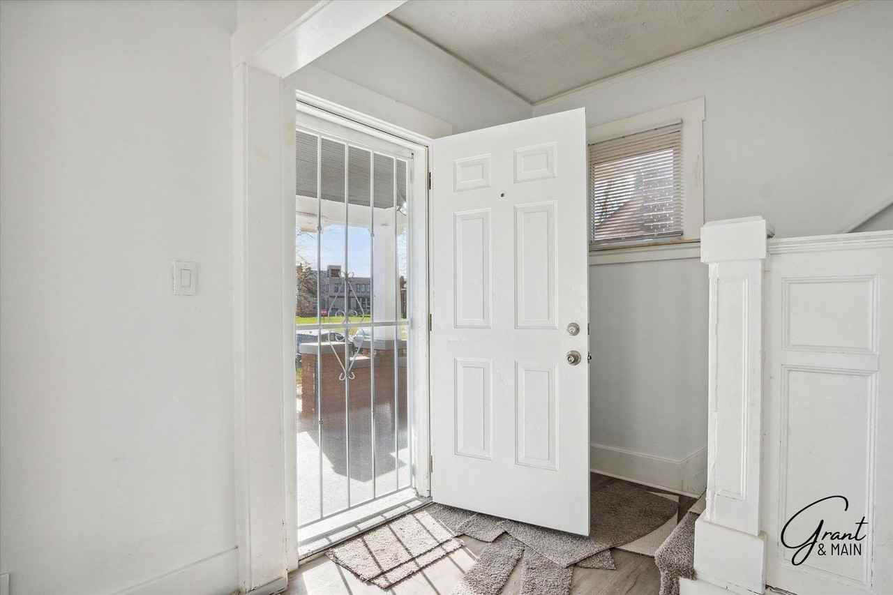 64 Glendale St - Photo 3 of 26