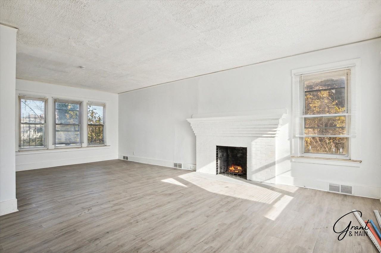 64 Glendale St - Photo 4 of 26