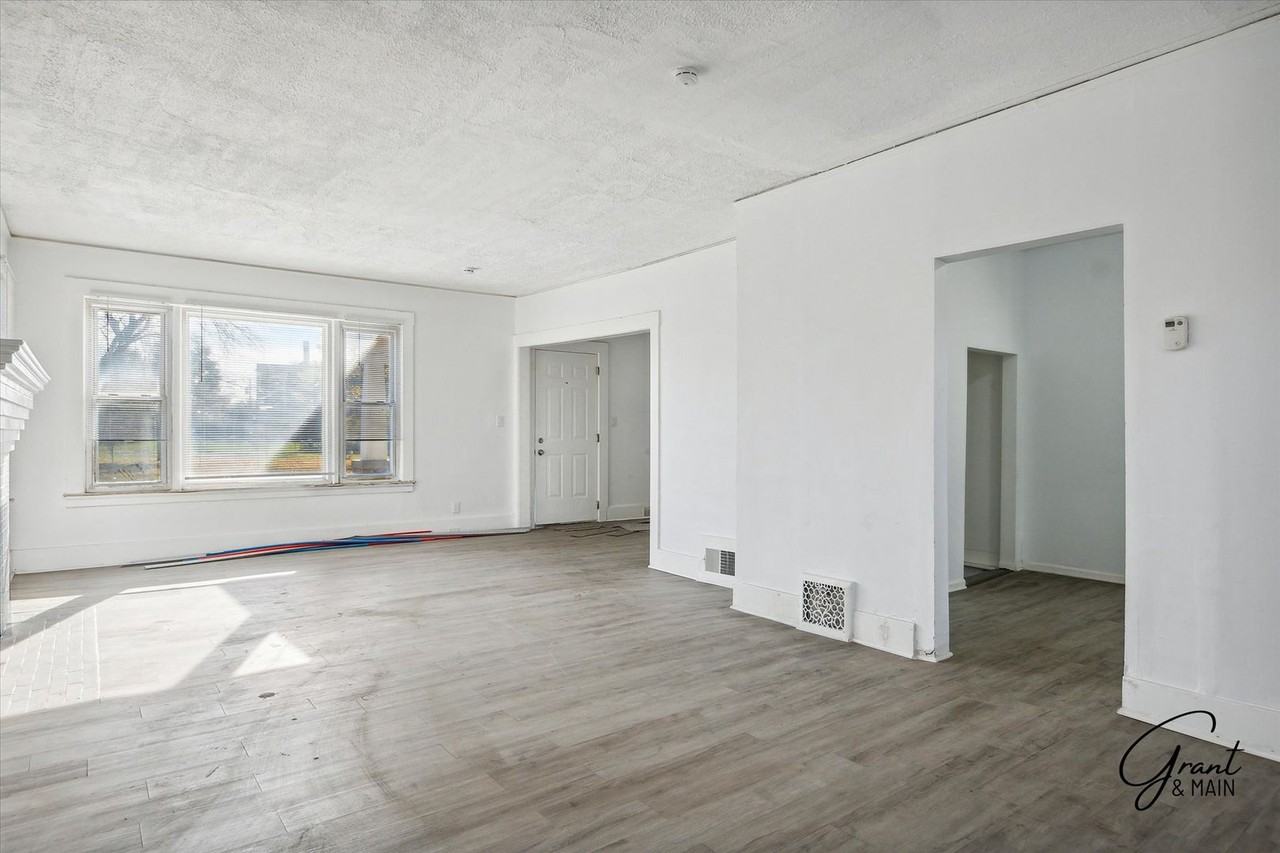 64 Glendale St - Photo 7 of 26