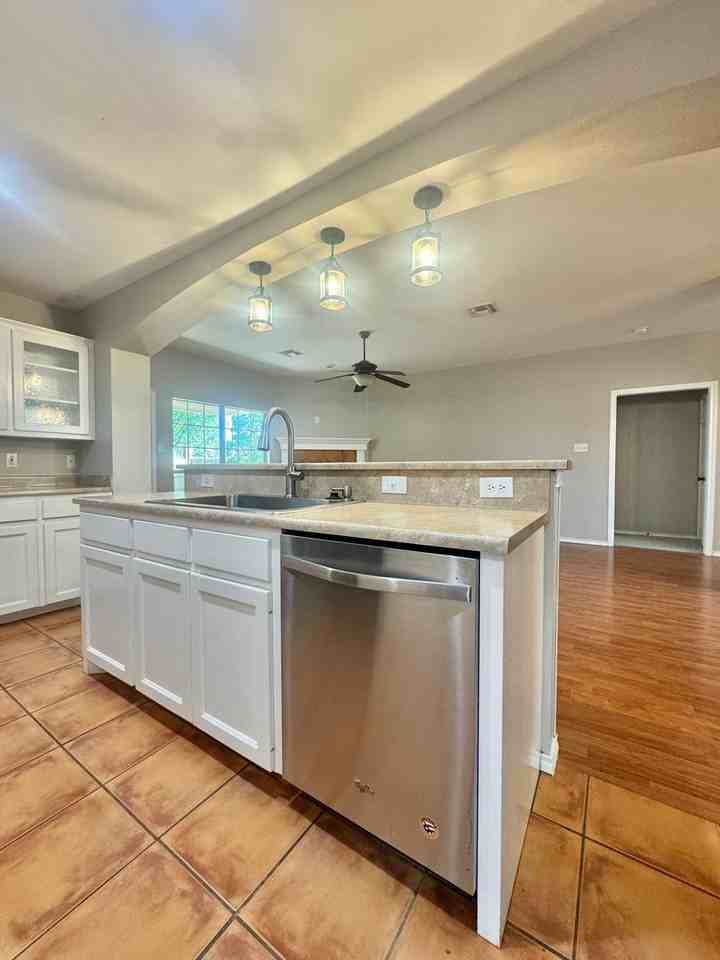 3214 Edgewood Dr - Photo 5 of 18