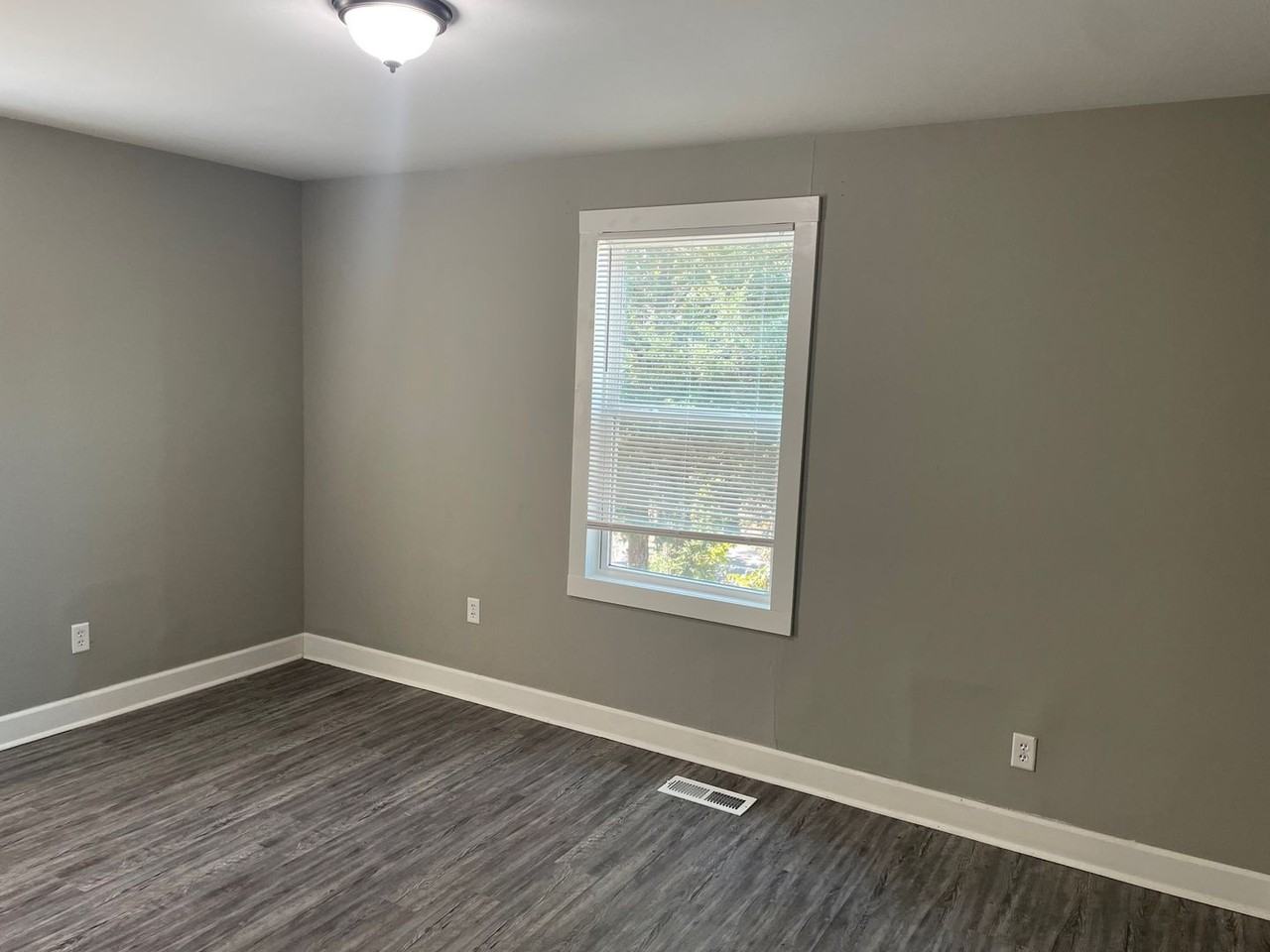 2121 S Fillmore St - Photo 6 of 13