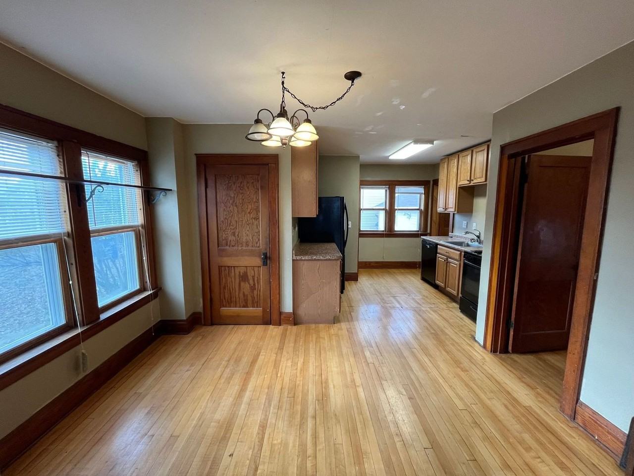 1014 S 10th Ave - Photo 2 of 10