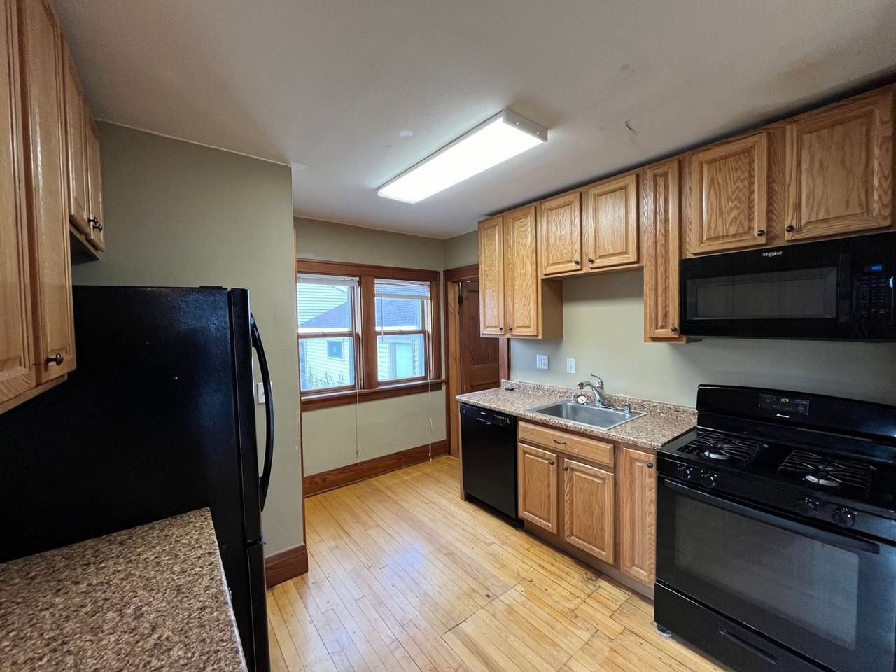 1014 S 10th Ave - Photo 5 of 10