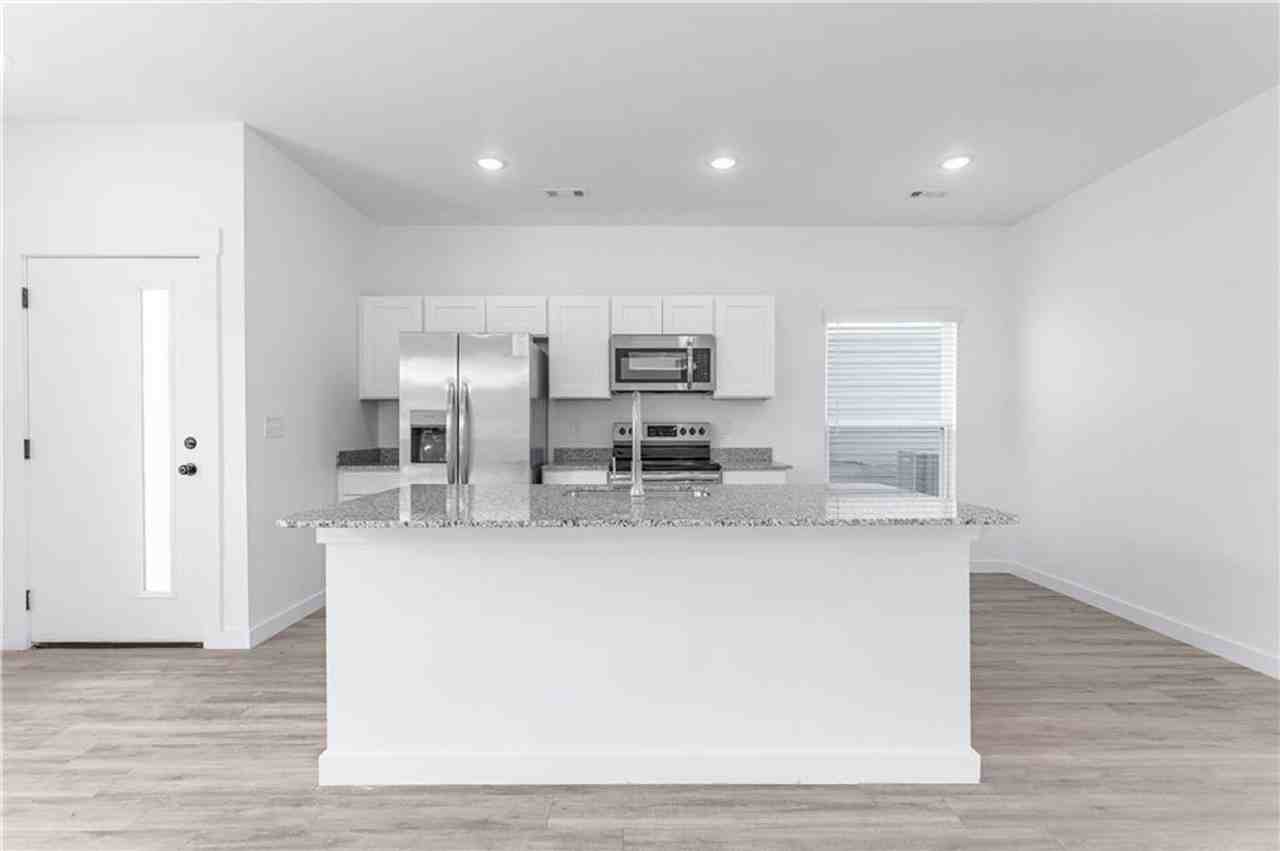 861 Ventnor Ave - Photo 3 of 14