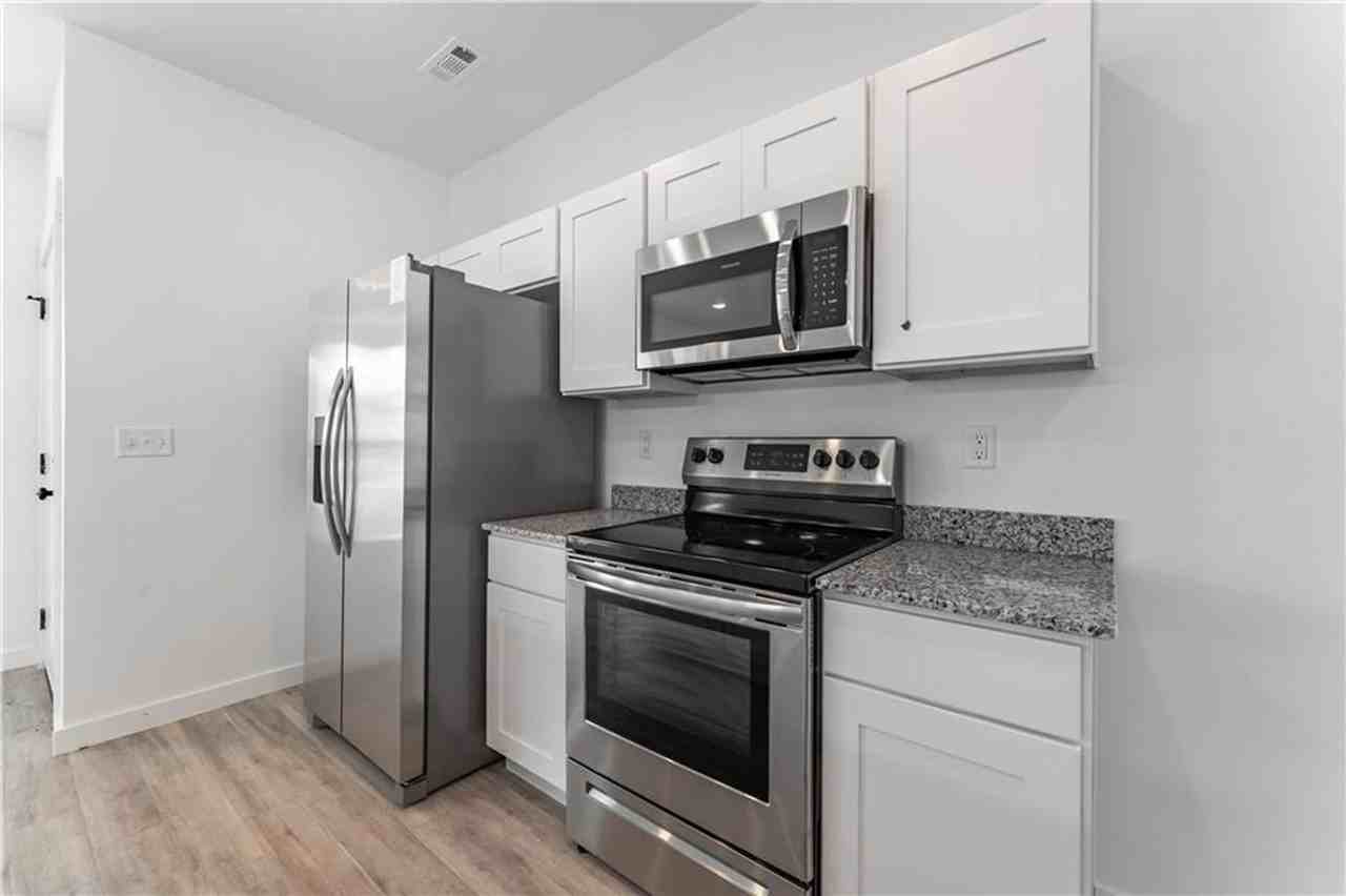 861 Ventnor Ave - Photo 4 of 14