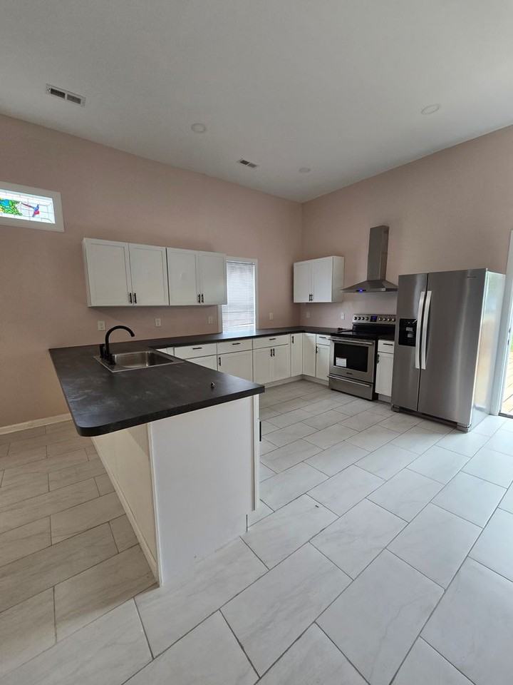 100 Maple St - Photo 2 of 18