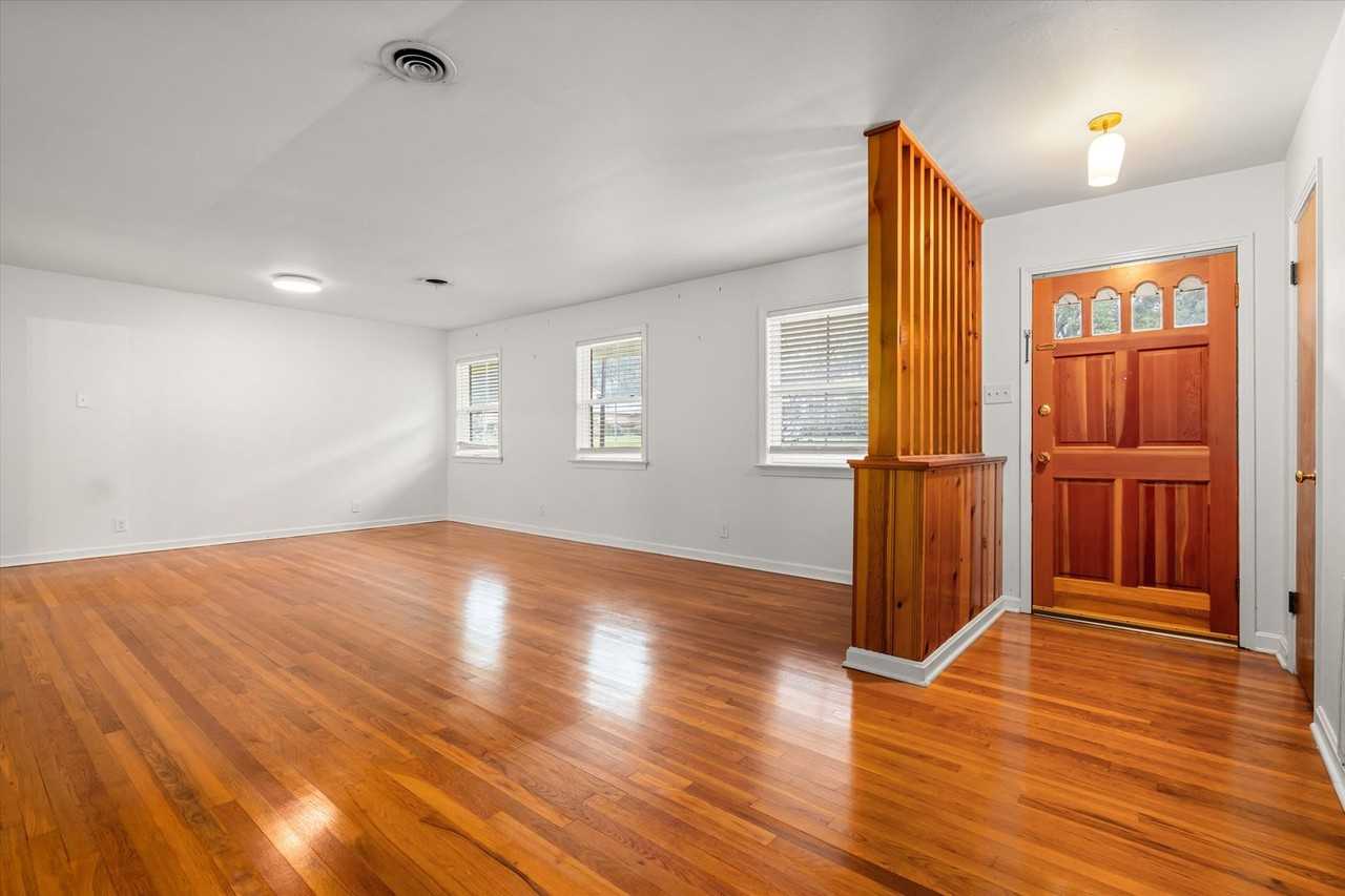 414 Ridgecrest Ct - Photo 3 of 21