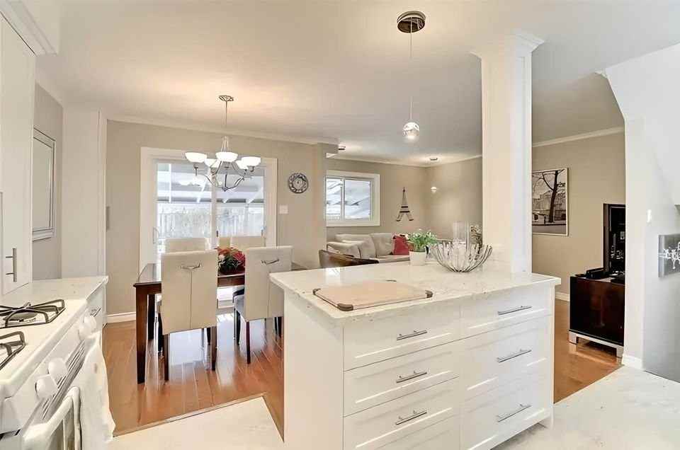 30 Stockbridge Crescent - Photo 2 of 10