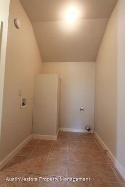 912 Vincent St - Photo 3 of 13