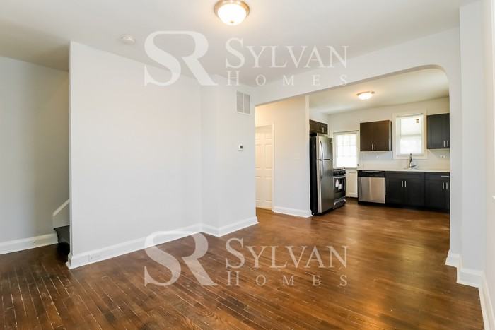 1720 Hall Ave - Photo 3 of 15