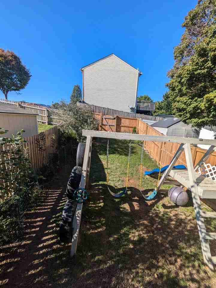 202 Gallatin Ct - Photo 2 of 8