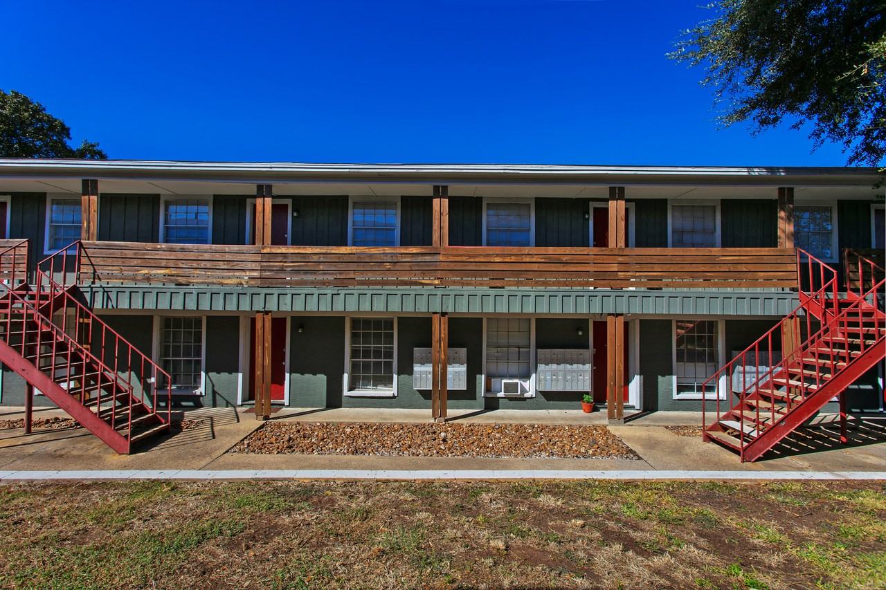 3300 S College Ave #A3 - Photo 2 of 18