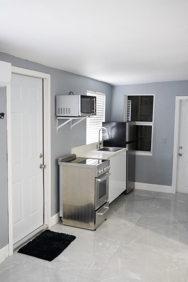 2512 Nw 66th St #2 - Photo 6 of 25