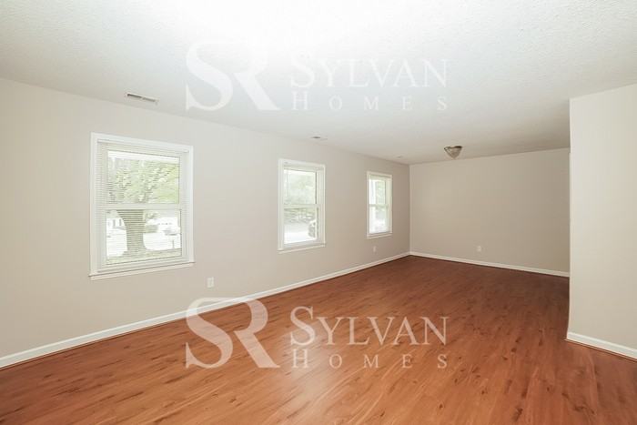 831 Bundaberg Ln - Photo 2 of 15