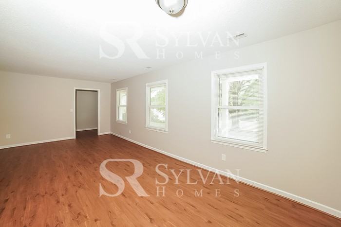 831 Bundaberg Ln - Photo 3 of 15