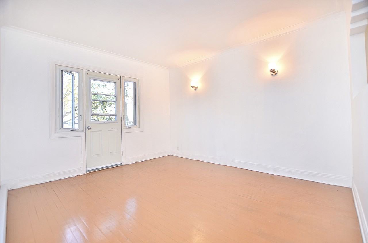 2398 Boulevard Pie-Ix - 3 #3 - Photo 2 of 10