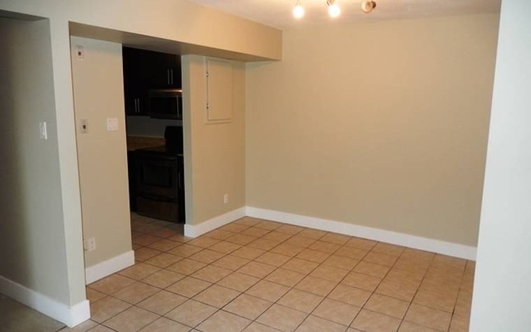 2410 Louise St #6 - Photo 4 of 9