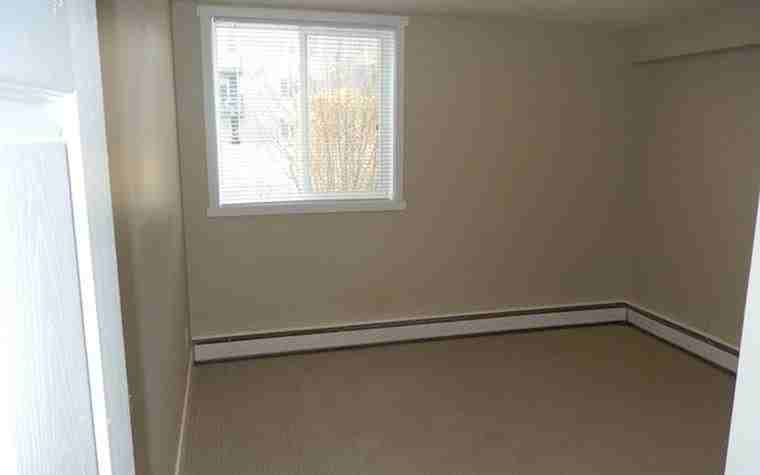 2410 Louise St #6 - Photo 6 of 9