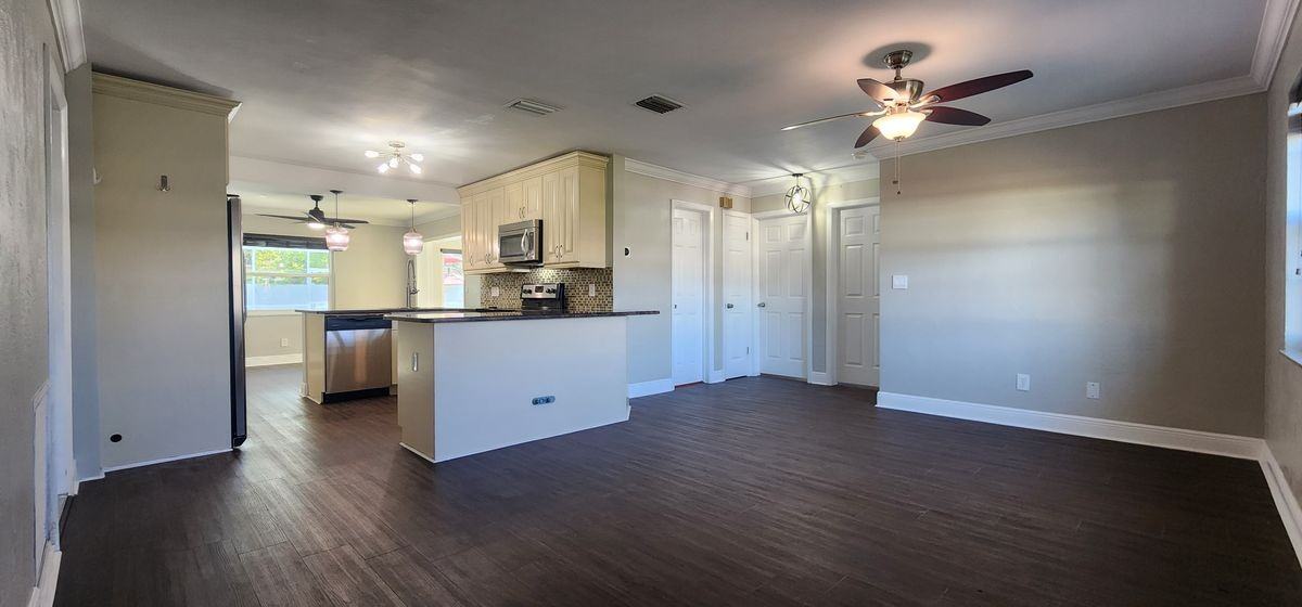 8211 7th St N - Photo 4 of 25