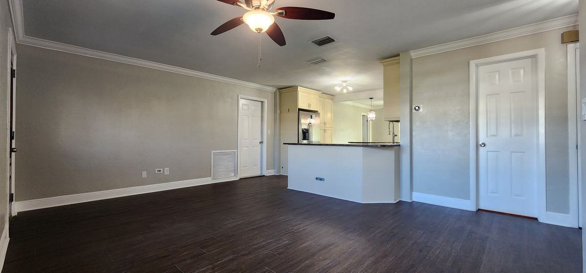 8211 7th St N - Photo 5 of 25