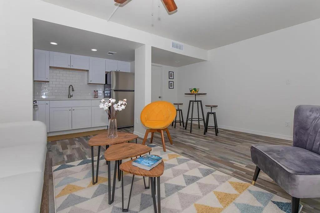 2030 W Indian School Rd - Photo 4 of 15