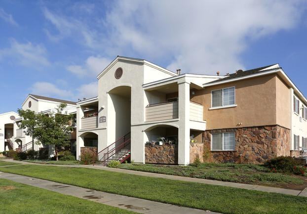 23400 Hemlock Ave - Photo 3 of 30