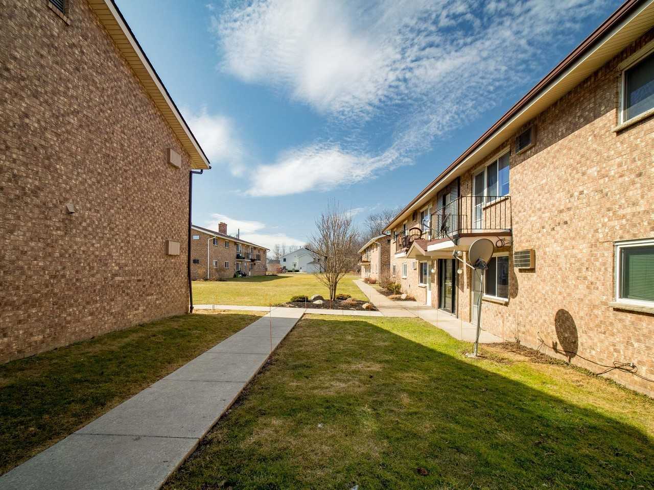 Holiday Meadows - Photo 5 of 9