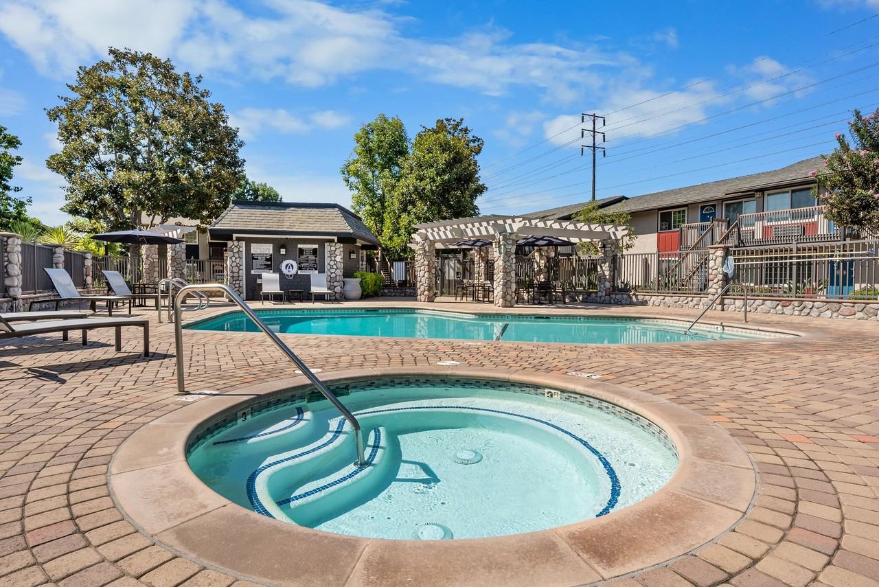 Sundial Apartments - Photo 6 of 26