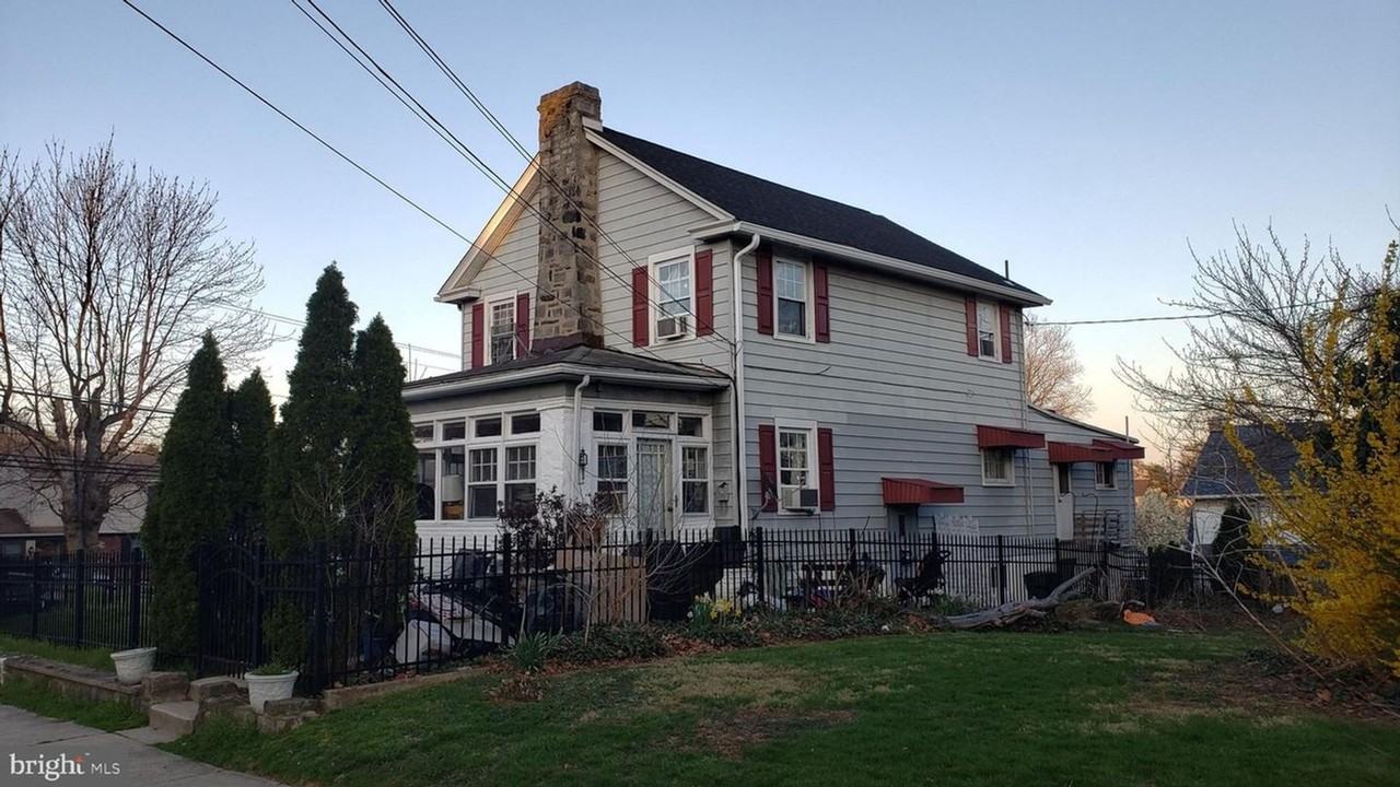 500 Sylvan Ave - Photo 2 of 14