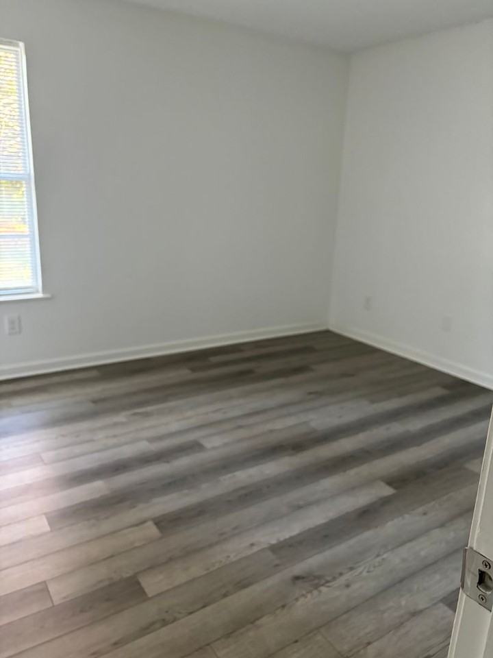 5560 Mooresville Rd - Photo 5 of 13