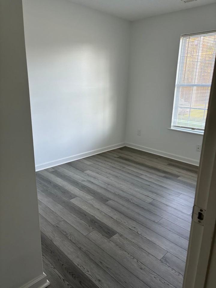 5560 Mooresville Rd - Photo 6 of 13