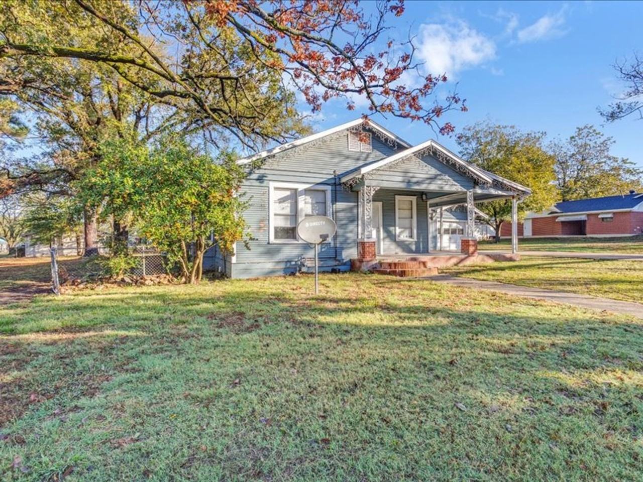 2940 Bonham St - Photo 2 of 15