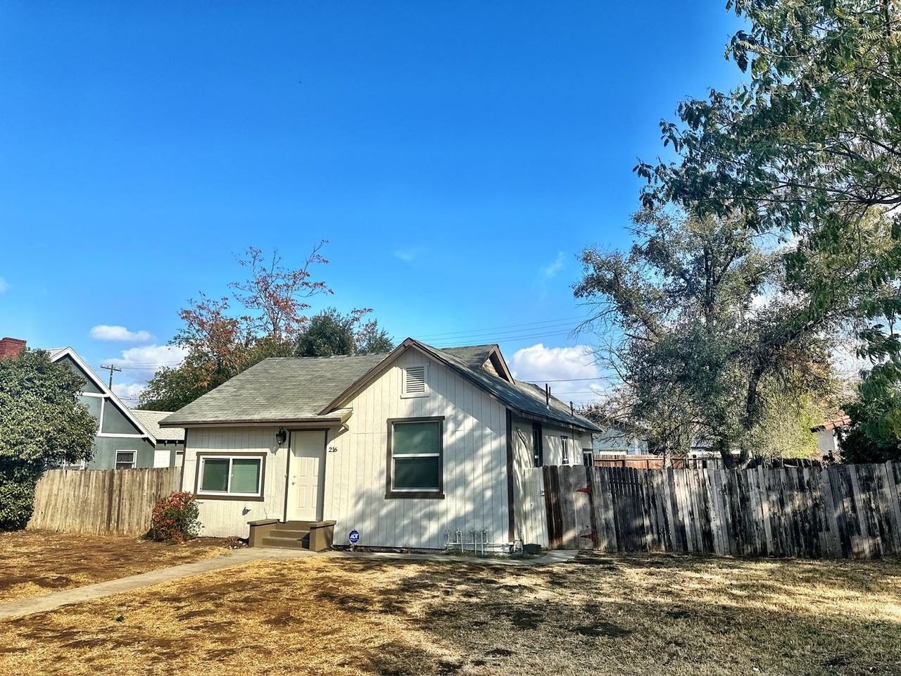 216 N N St - Photo 2 of 15