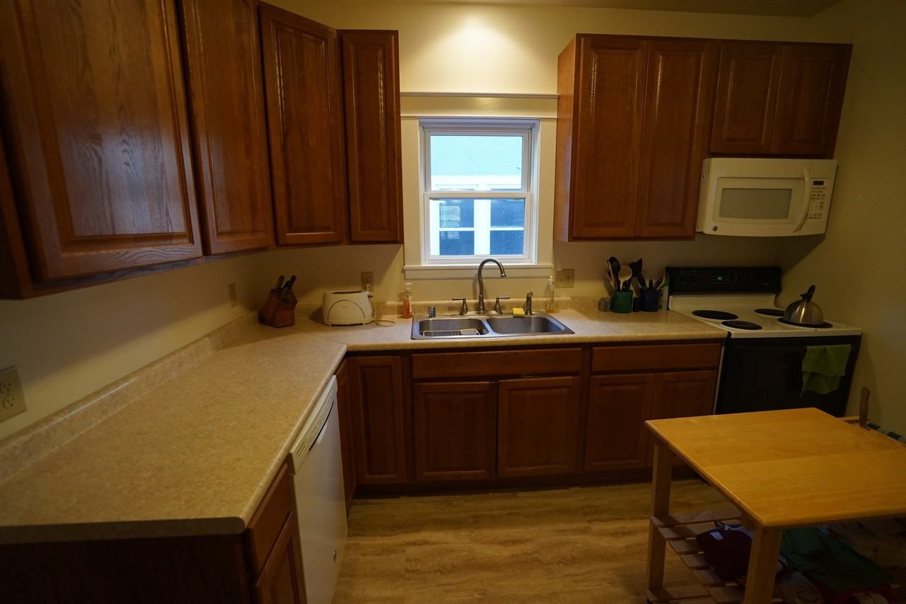 114 S Orchard St - Photo 4 of 10