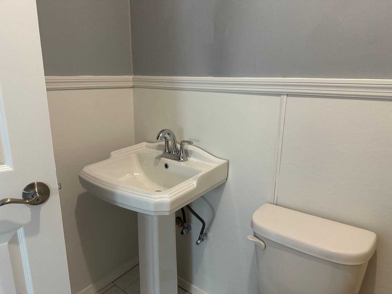 9990 rental - Photo 3 of 6