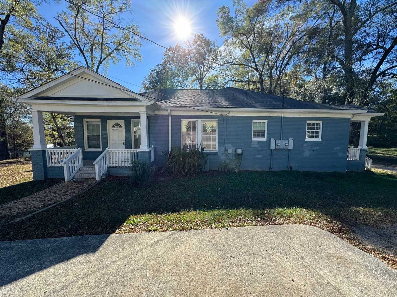 225 Couper St NE - Photo 2 of 19