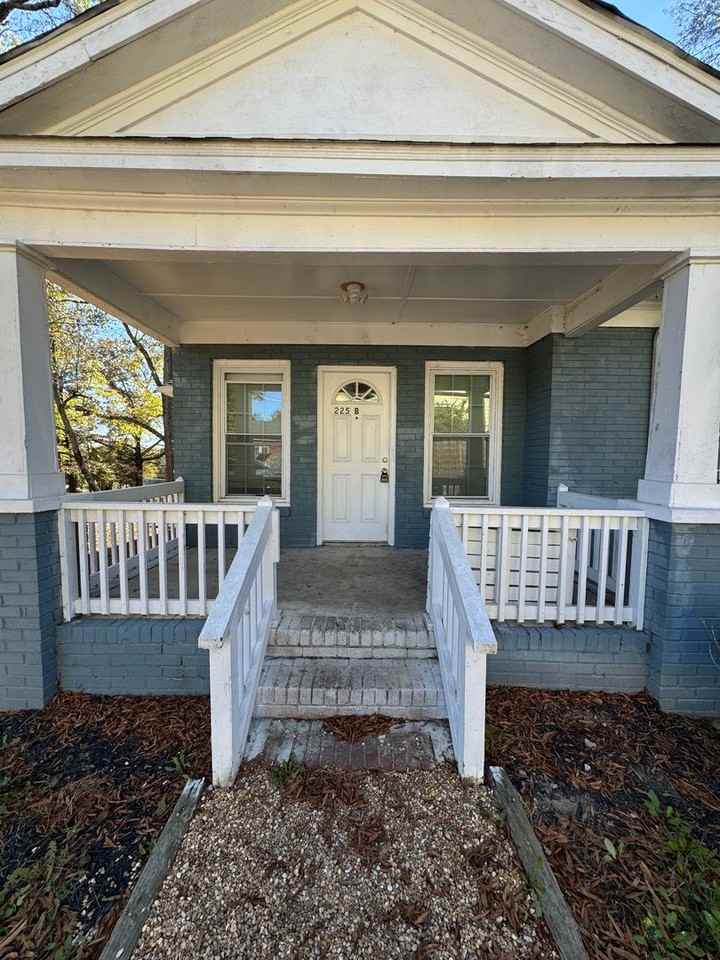 225 Couper St NE - Photo 3 of 19